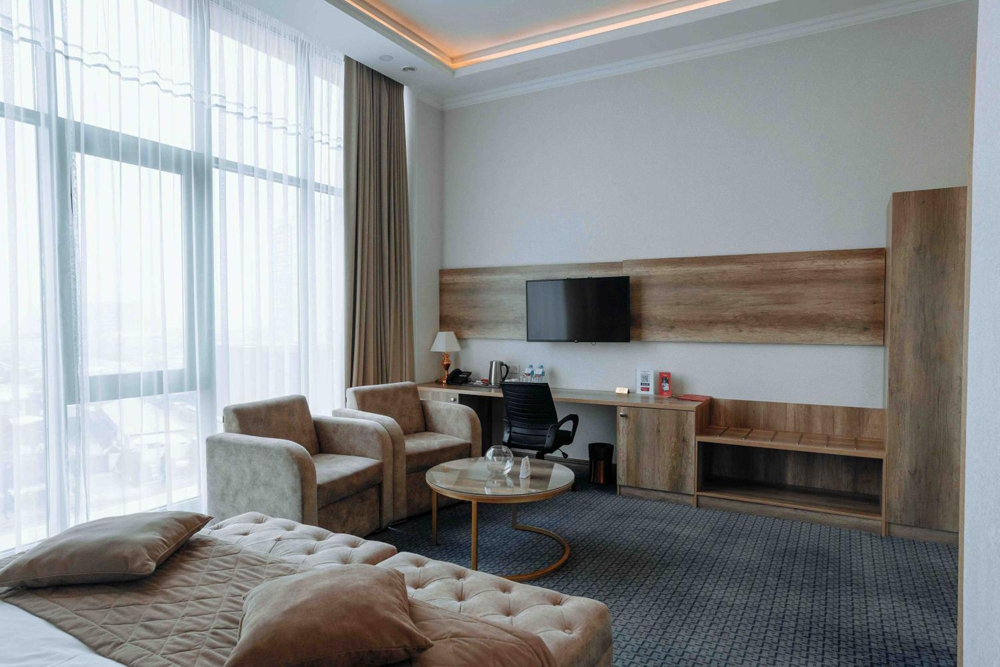 Ramada By Wyndham Shymkent Hotel Eksteriør billede