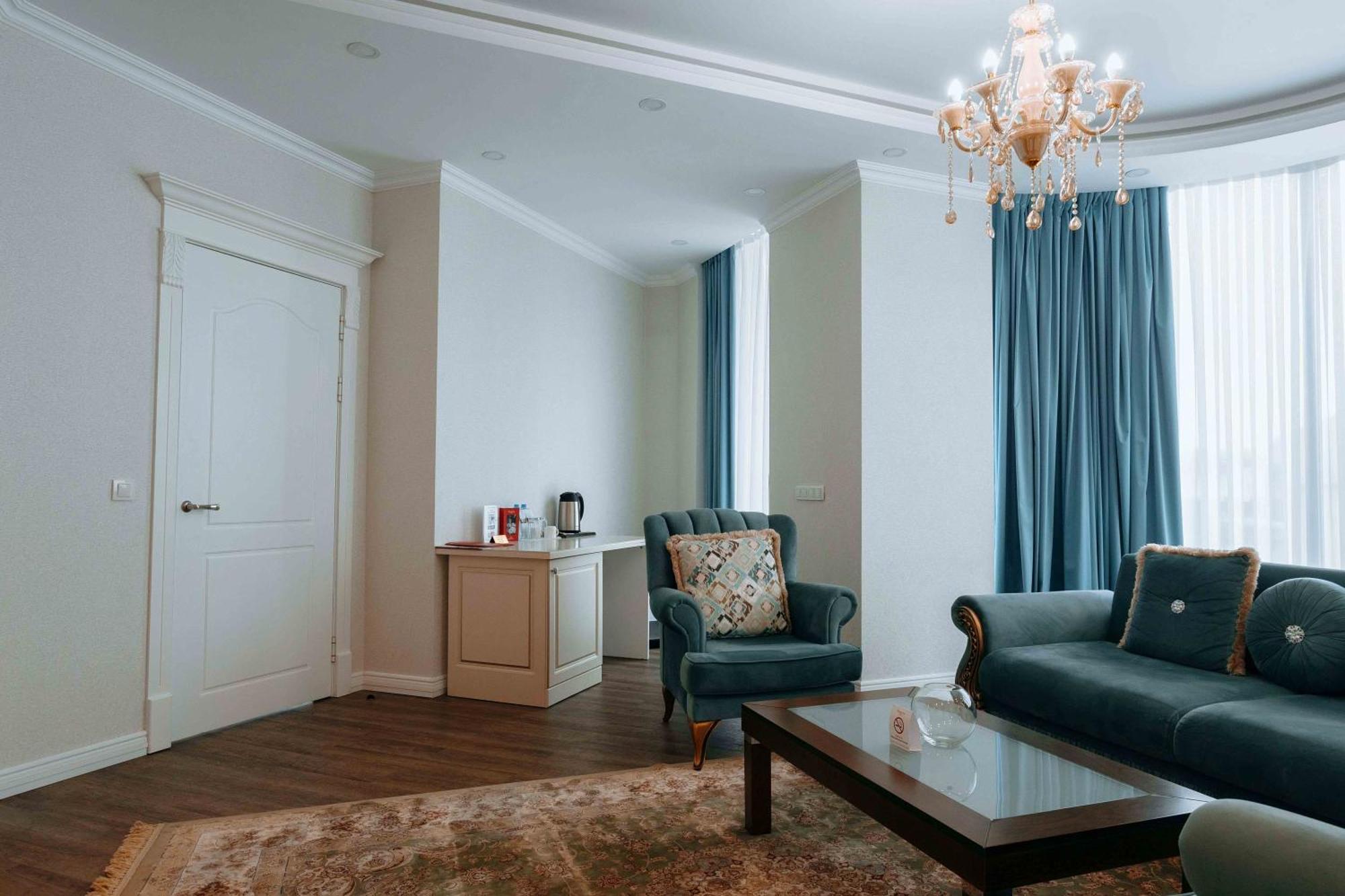 Ramada By Wyndham Shymkent Hotel Eksteriør billede