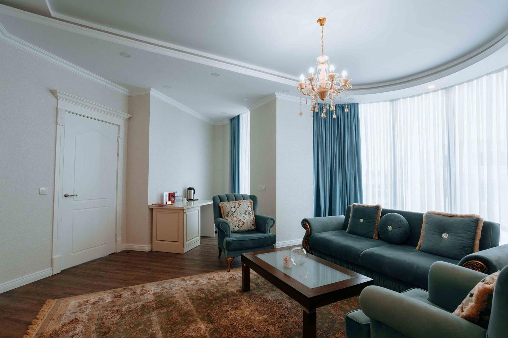 Ramada By Wyndham Shymkent Hotel Eksteriør billede