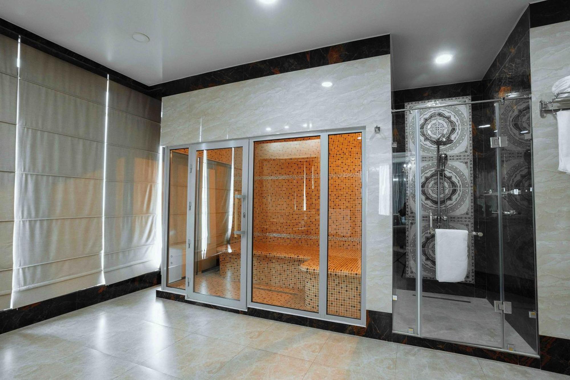 Ramada By Wyndham Shymkent Hotel Eksteriør billede