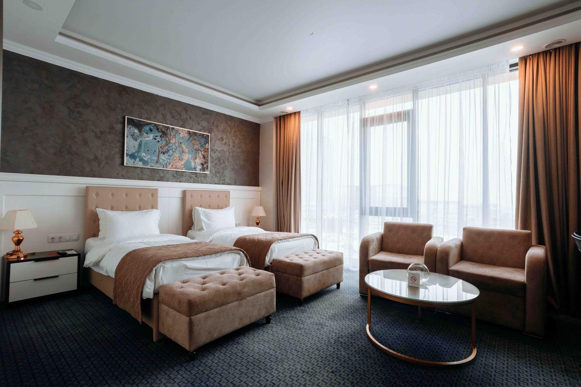 Ramada By Wyndham Shymkent Hotel Eksteriør billede