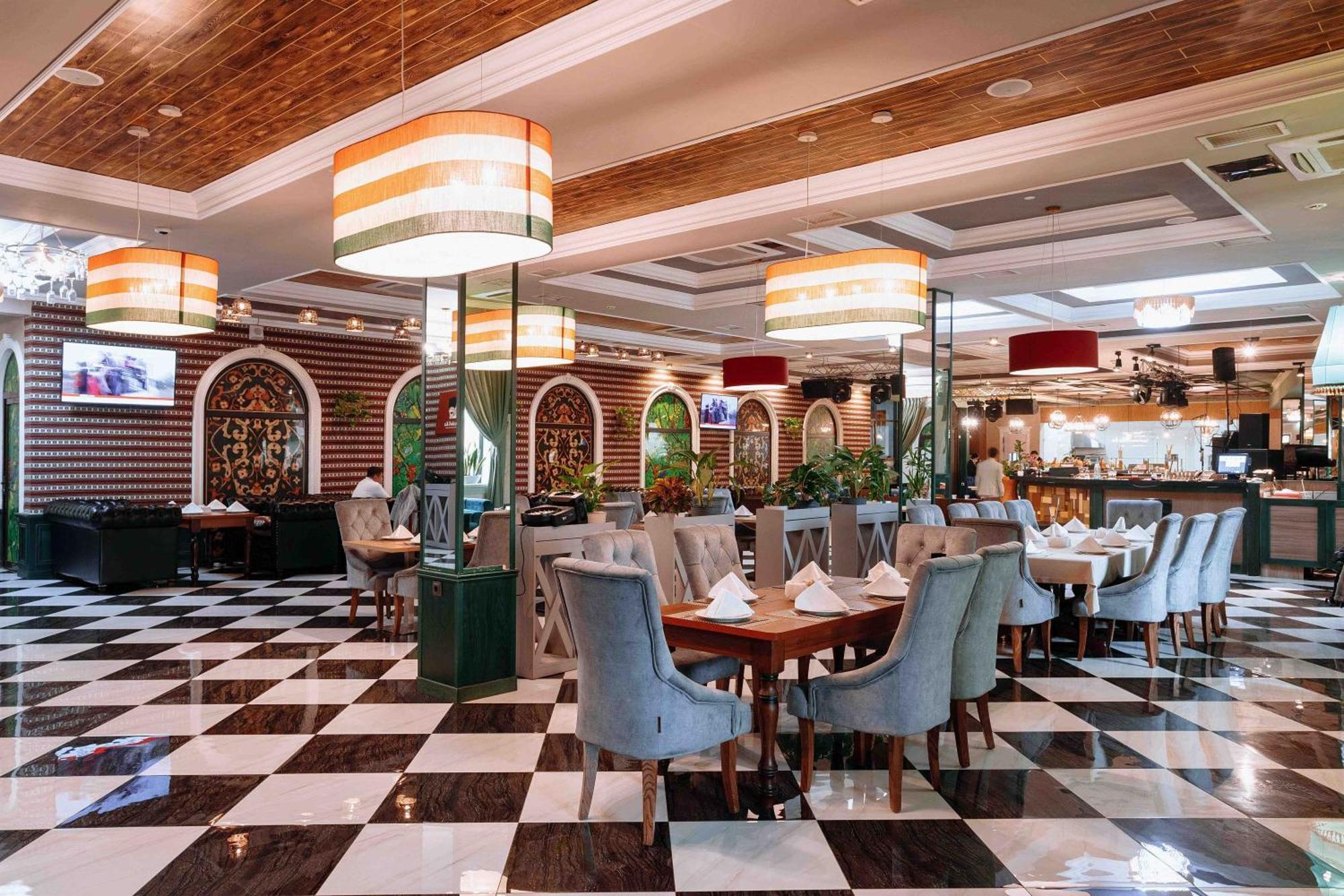 Ramada By Wyndham Shymkent Hotel Eksteriør billede