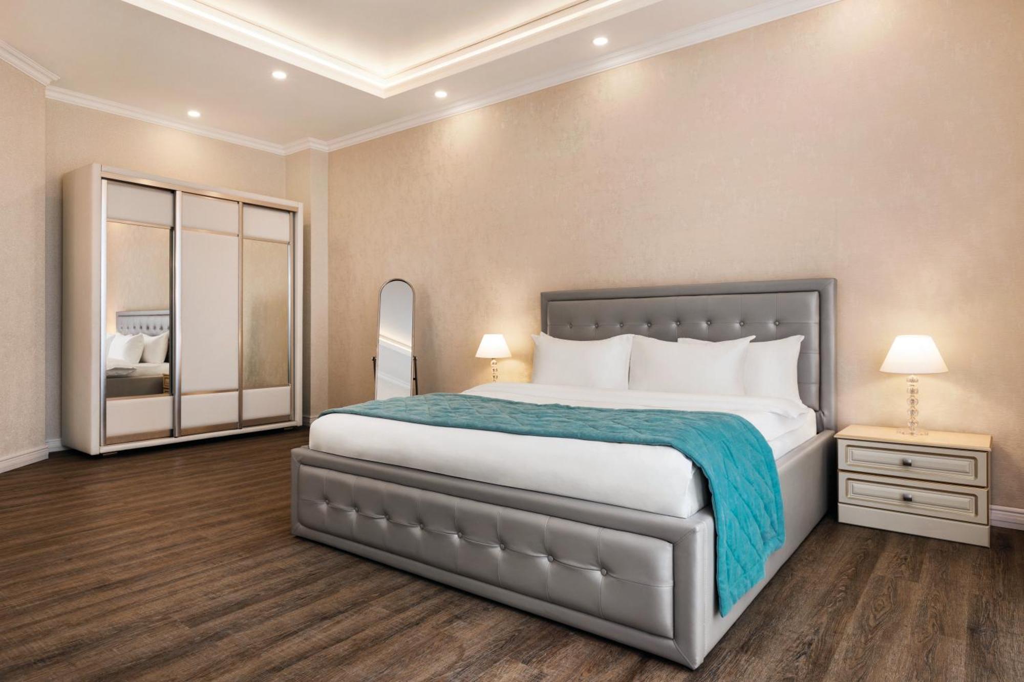 Ramada By Wyndham Shymkent Hotel Eksteriør billede