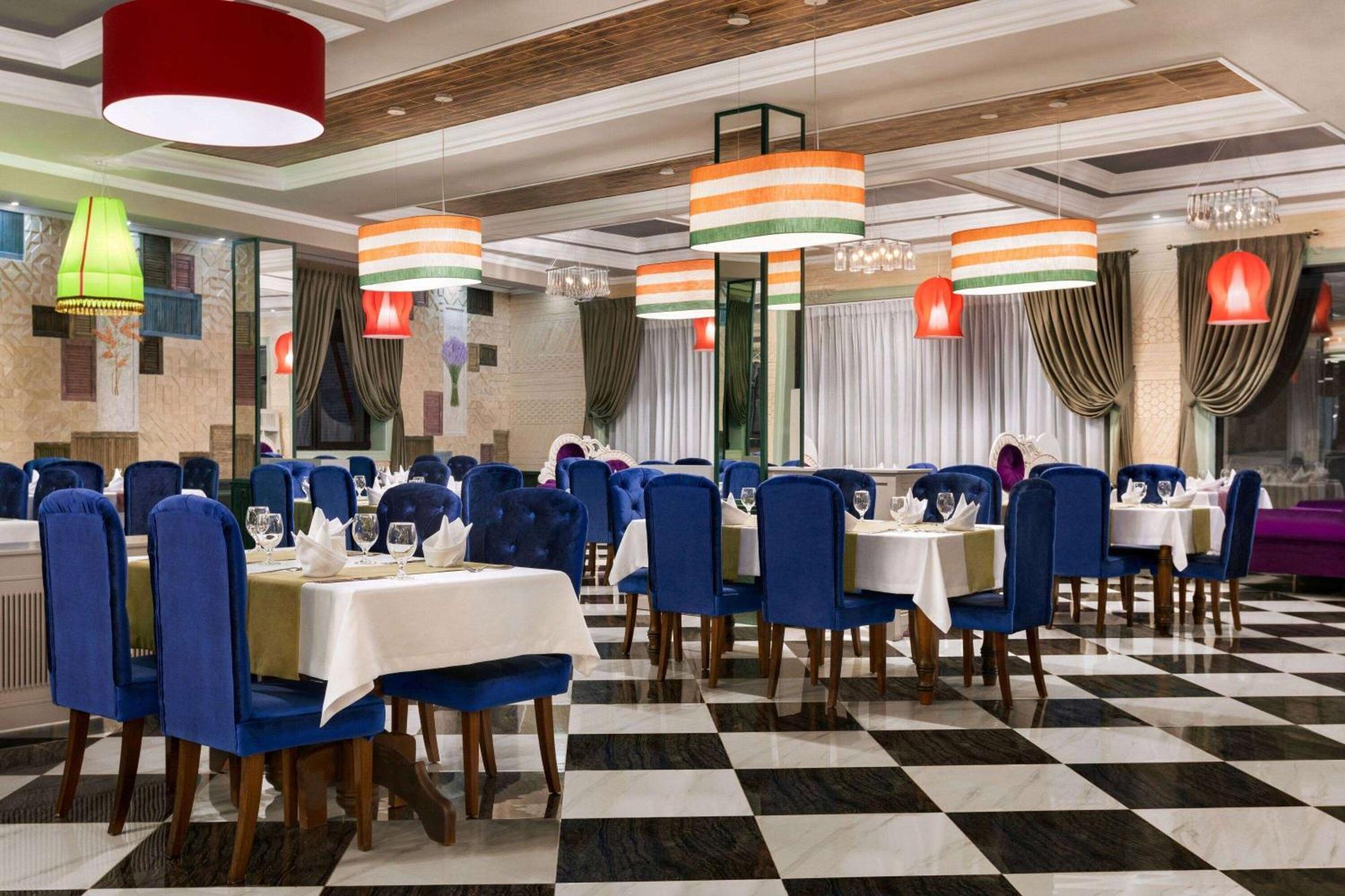 Ramada By Wyndham Shymkent Hotel Eksteriør billede