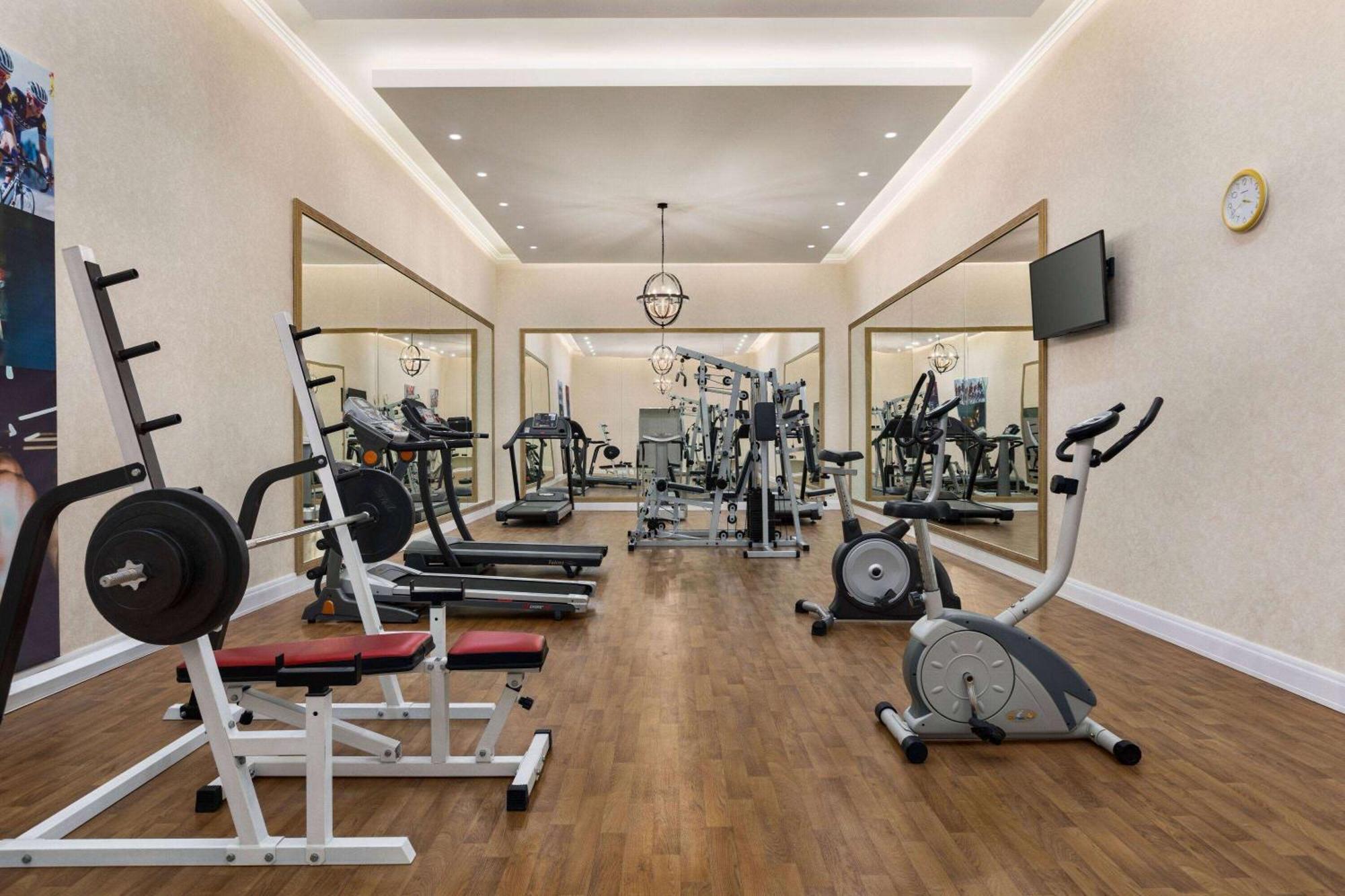 Ramada By Wyndham Shymkent Hotel Eksteriør billede