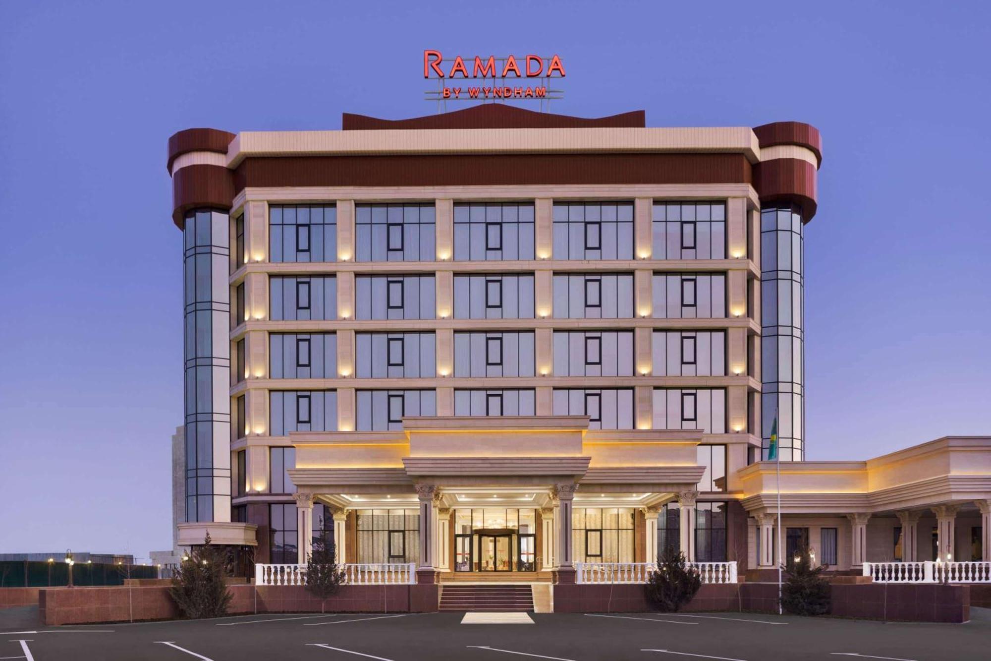Ramada By Wyndham Shymkent Hotel Eksteriør billede
