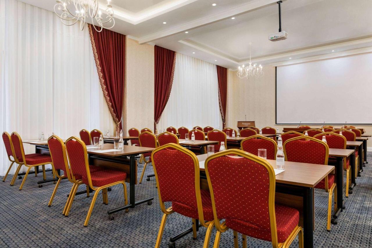 Ramada By Wyndham Shymkent Hotel Eksteriør billede