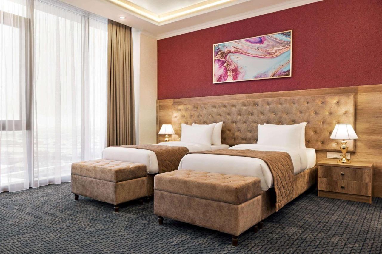 Ramada By Wyndham Shymkent Hotel Eksteriør billede